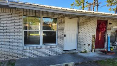 Main picture of 405 Oleander Dr