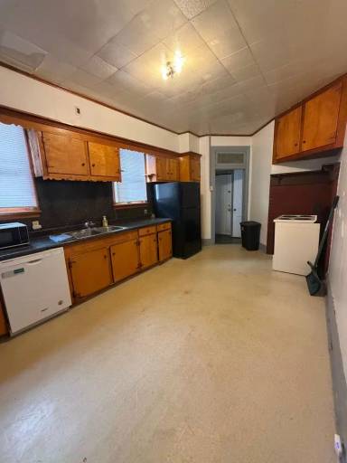 Main picture of 228 W Jackson St
