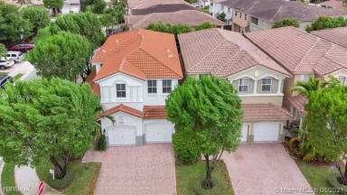 Main picture of 10820 NW 85th Ter