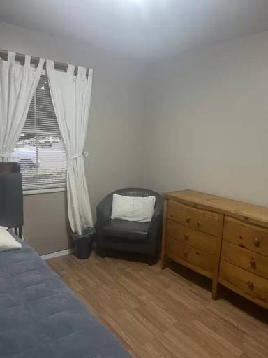 Main picture of 1828 E Broadway