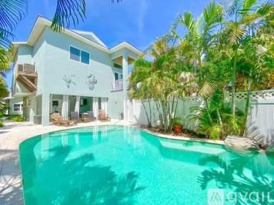 Main picture of 3704 El Centro St