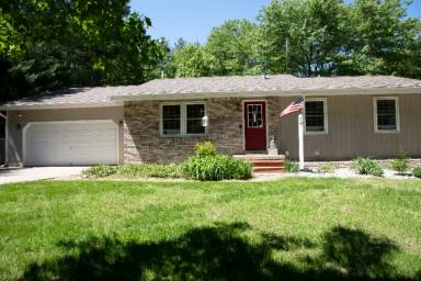 Main picture of 576 S South Long Lake Rd
