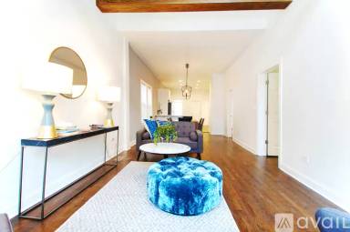 Main picture of 2642-50 N Marshfield Ave Apartments