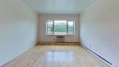 Main picture of 2030 N Oakland Ave