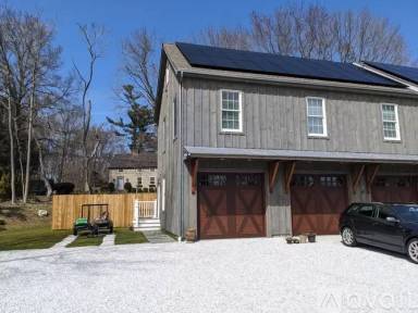 Main picture of 4 Jonathan Ln