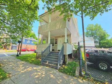 Main picture of 483 Ferry St