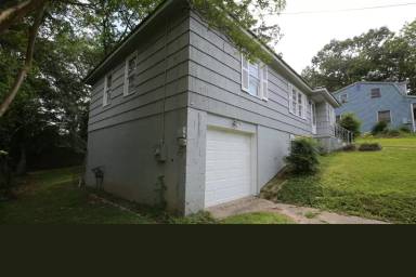 Main picture of 333 13th Ave NW