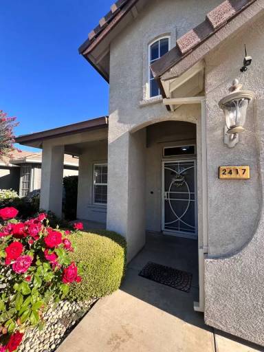 Main picture of 2417 Ives St