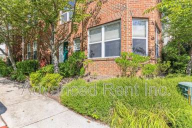 Main picture of 10216 Pembroke Green Pl