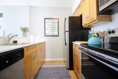 Main picture of 7 W Chicago Ave