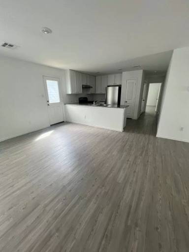 Main picture of 2822 Millikan Dr