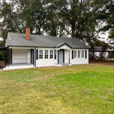 Main picture of 629 E McIntosh Rd