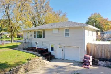 Main picture of 1834 21st Ave NW