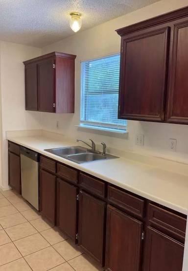 Main picture of 503 W Anderson Ave