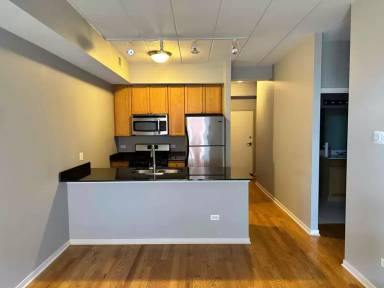 Main picture of 974 W 35th Pl