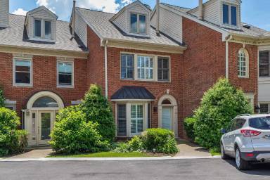 Main picture of 102 Forest Place Cir