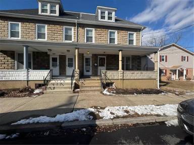 Main picture of 2463 Forest St