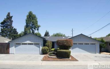 Main picture of 950 S Baywood Ave