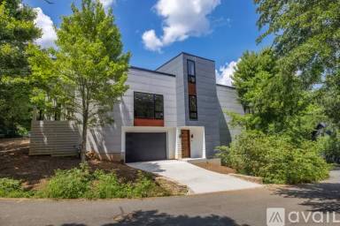 Main picture of 101 Riverbluff Cir