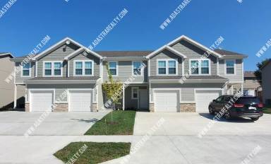 Main picture of 320 N 4th Ter