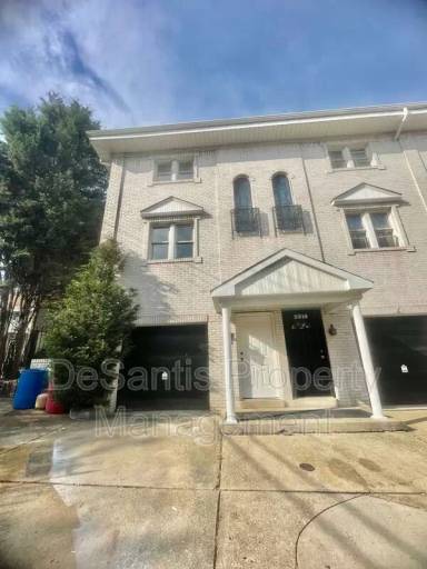 Main picture of 2321 Athena St