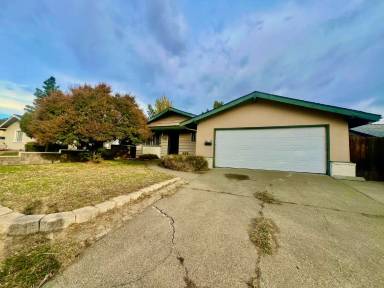 Main picture of 280 Markham Ave