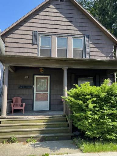 Main picture of 210 Noble St