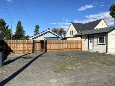 Main picture of 604 W 11th St