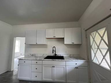 Main picture of 619 Chicago Ave
