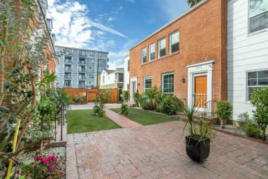 Main picture of 1762 N Las Palmas Ave