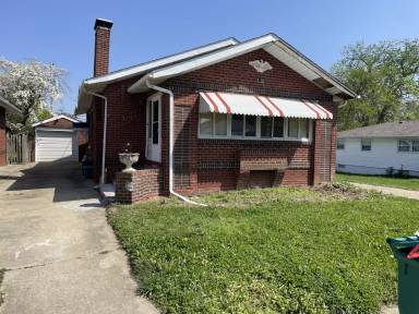 Main picture of 1352 E Riverside Ave