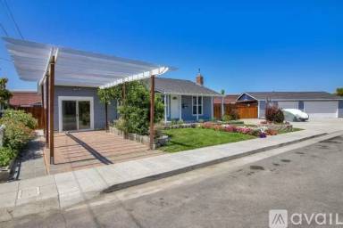 Main picture of 2598 Pioneer Ave