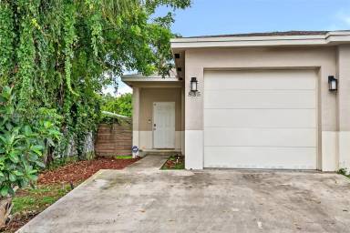 Main picture of 835 NW 1st Ave