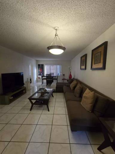Main picture of 303 NE 187th St