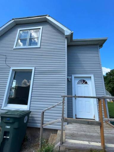 Main picture of 439 Gladys St
