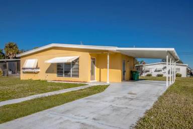 Main picture of 2392 Picnic St