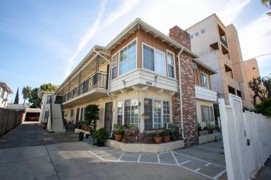 Main picture of 1218 N Mansfield Ave