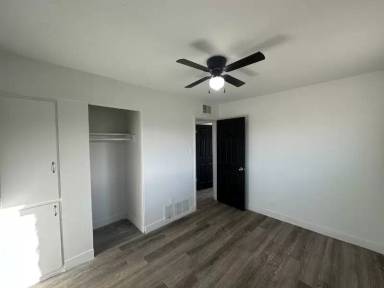 Main picture of 390 W Lindbergh Ave