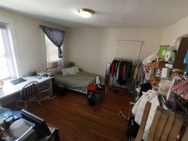 Main picture of 352 Riverway