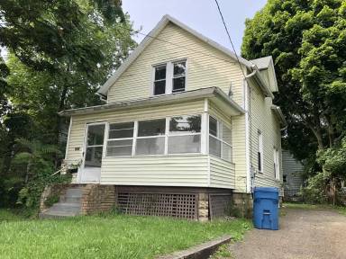 Main picture of 1082 Wooster Rd N