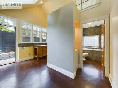 Main picture of 402 W Dickerson St