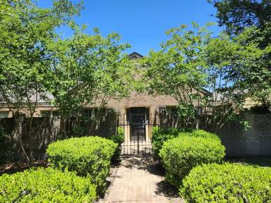 Main picture of 2983 Old Farm Rd