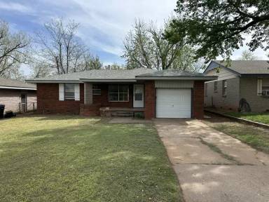 Main picture of 904 Westchester Dr