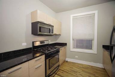 Main picture of 1360 W Wilson Ave