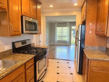 Main picture of 2831 Carleton St