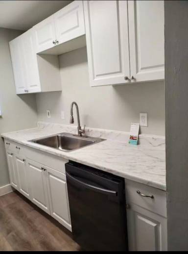 Main picture of 805 W Tiffany Dr