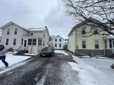 Main picture of 314 1/2 Chemung St