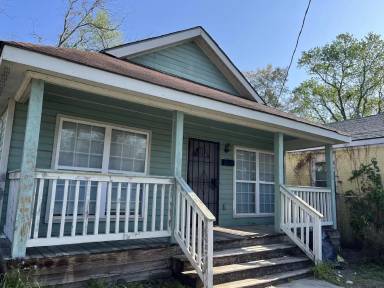Main picture of 1904 Augusta Ave