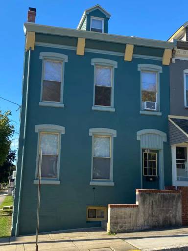 Main picture of 300 Chestnut St