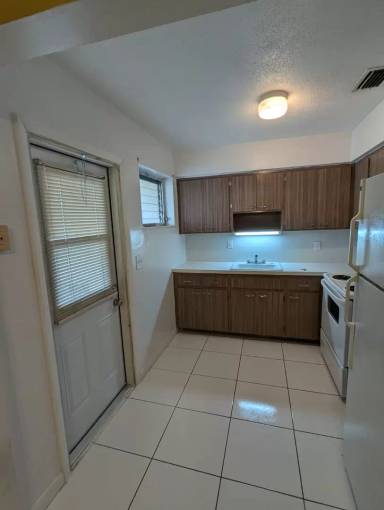 Main picture of 3610 Polk St
